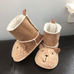 NWOT Baby Gap Bear Sherpa Booties - Baby Gap
